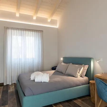 Il Medeghino Farm stay *