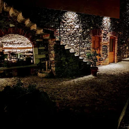 Il Medeghino Farm stay *