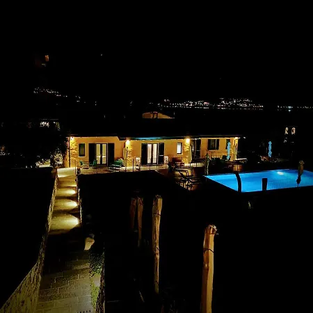 Il Medeghino Farm stay *